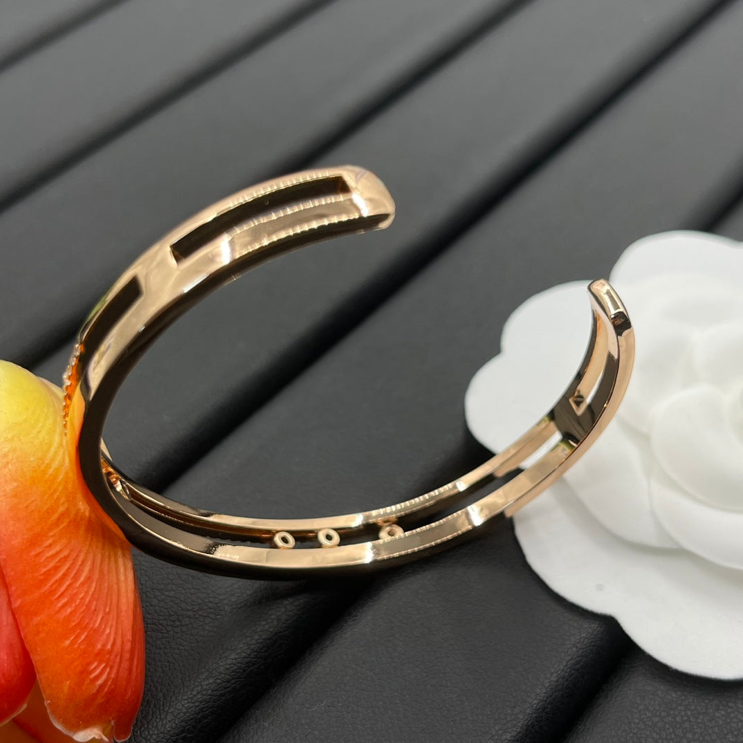 X1Z94A762K  Popular Bracelets