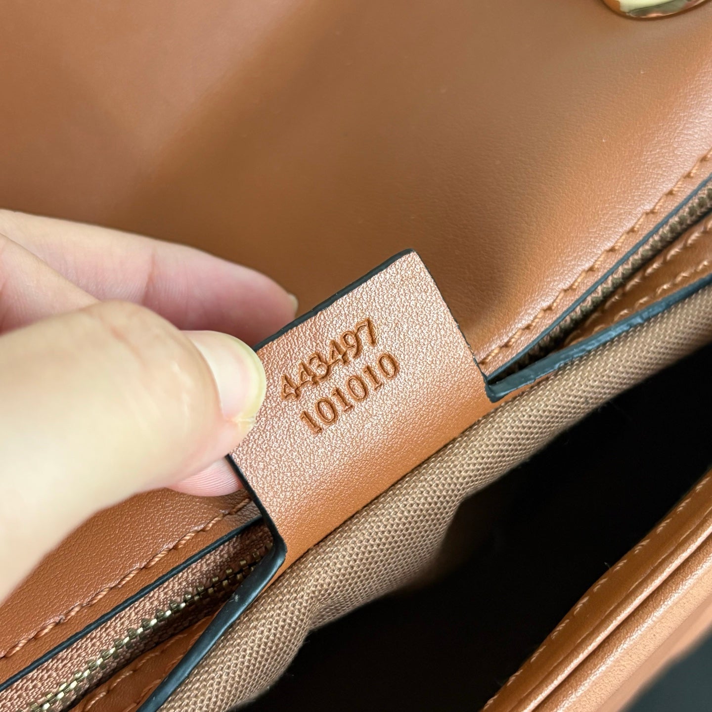 B1P36B69 Popular leather bag
