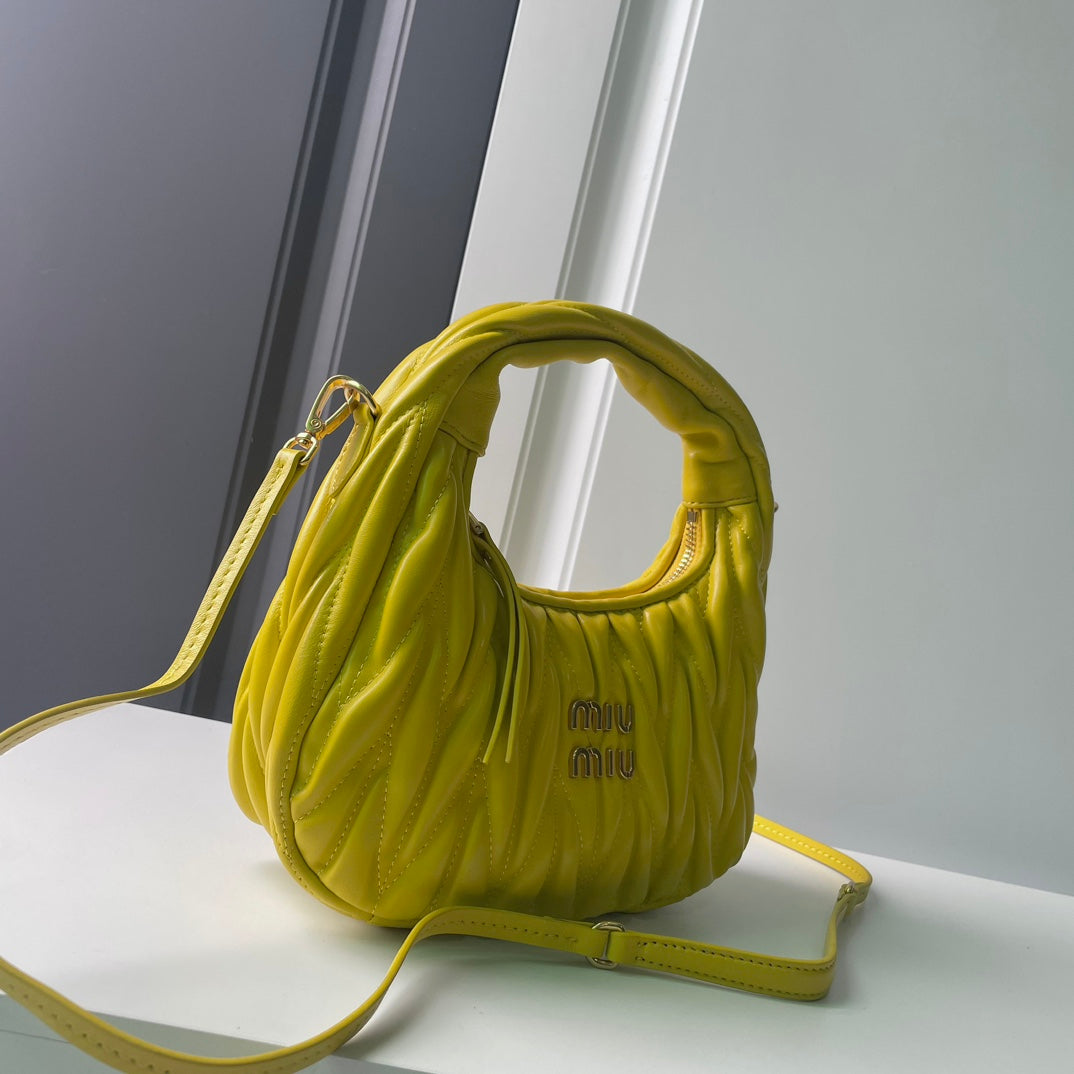 B1P46A116 Popular leather bag