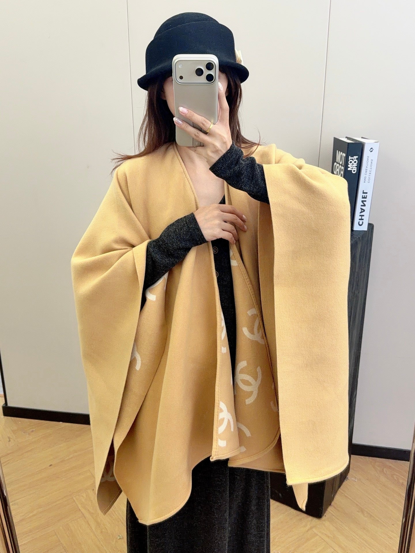 W1R86C60 Popular cape