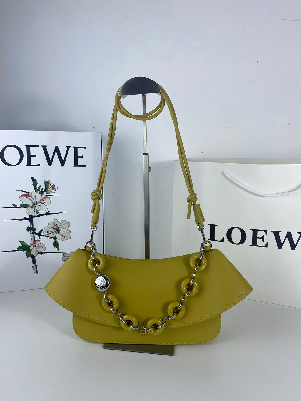 B1R66A11 Popular leather bag