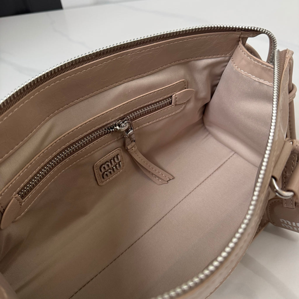 B1R76A21 Popular leather bag