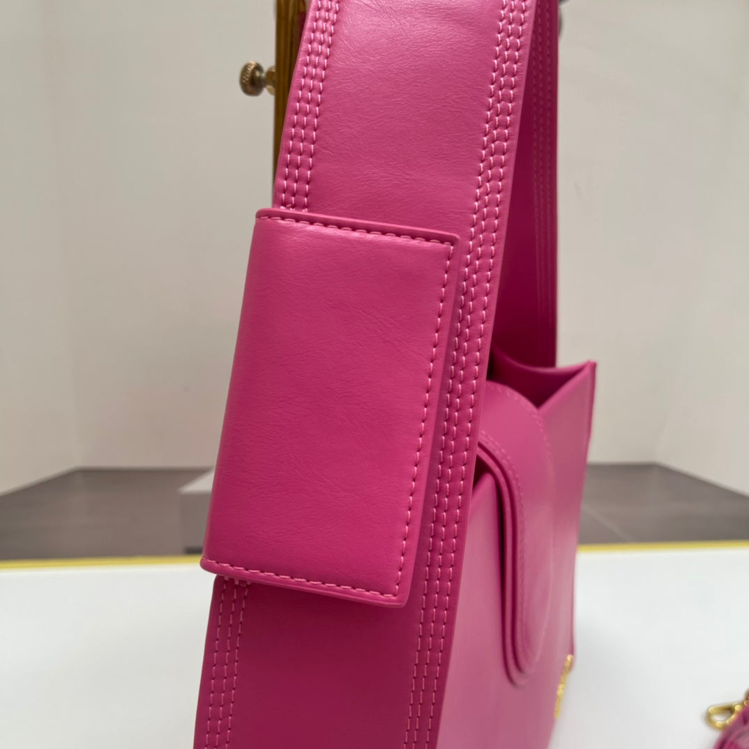 B1P36A33 Popular leather bag
