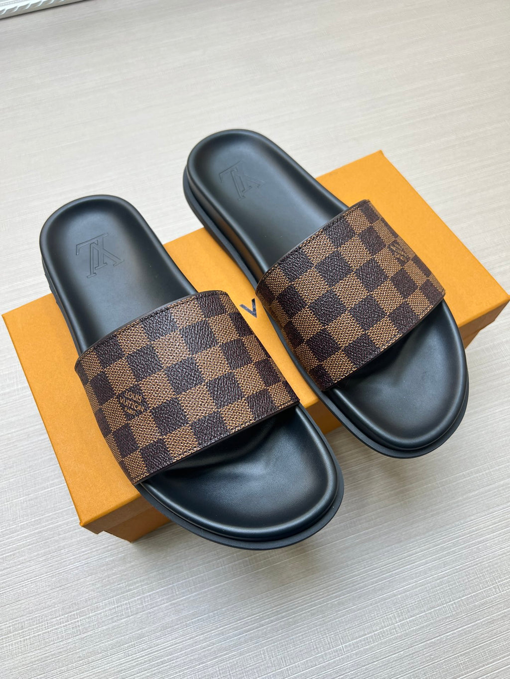 Z5ZE60 Popular slippers