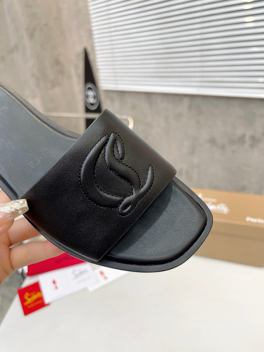 Z2XA32 Popular leather Slippers