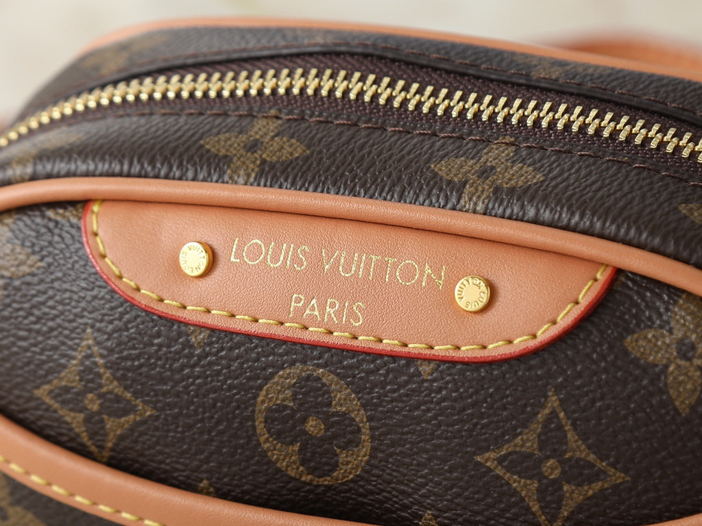 B1R15E147 Popular leather bag