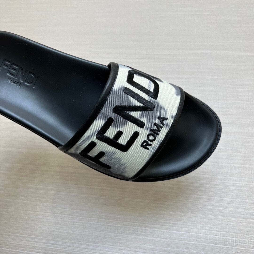 Z5ZF24 Popular slippers