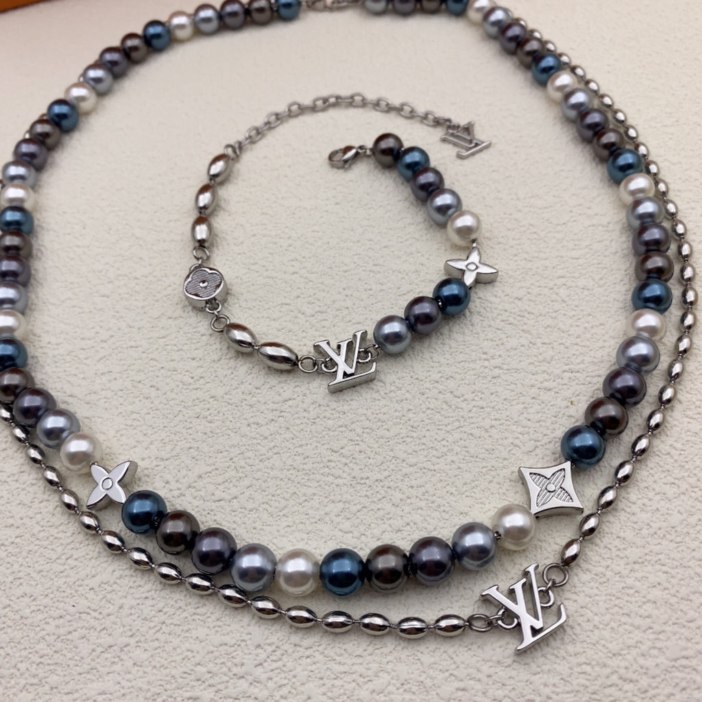X1Q85E342X Popular Necklaces. Bracelets