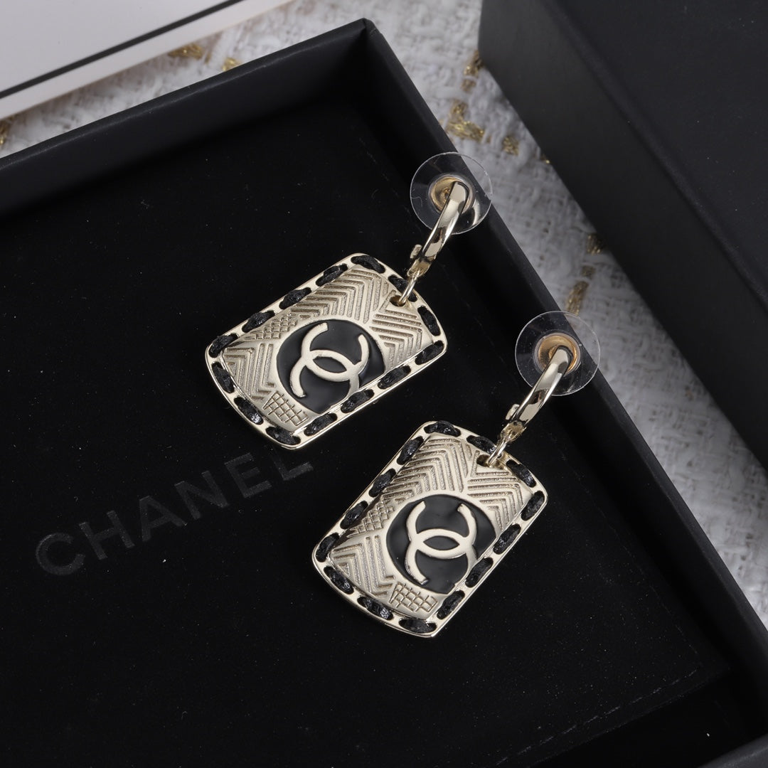 X1Z54C311E Popular Earrings