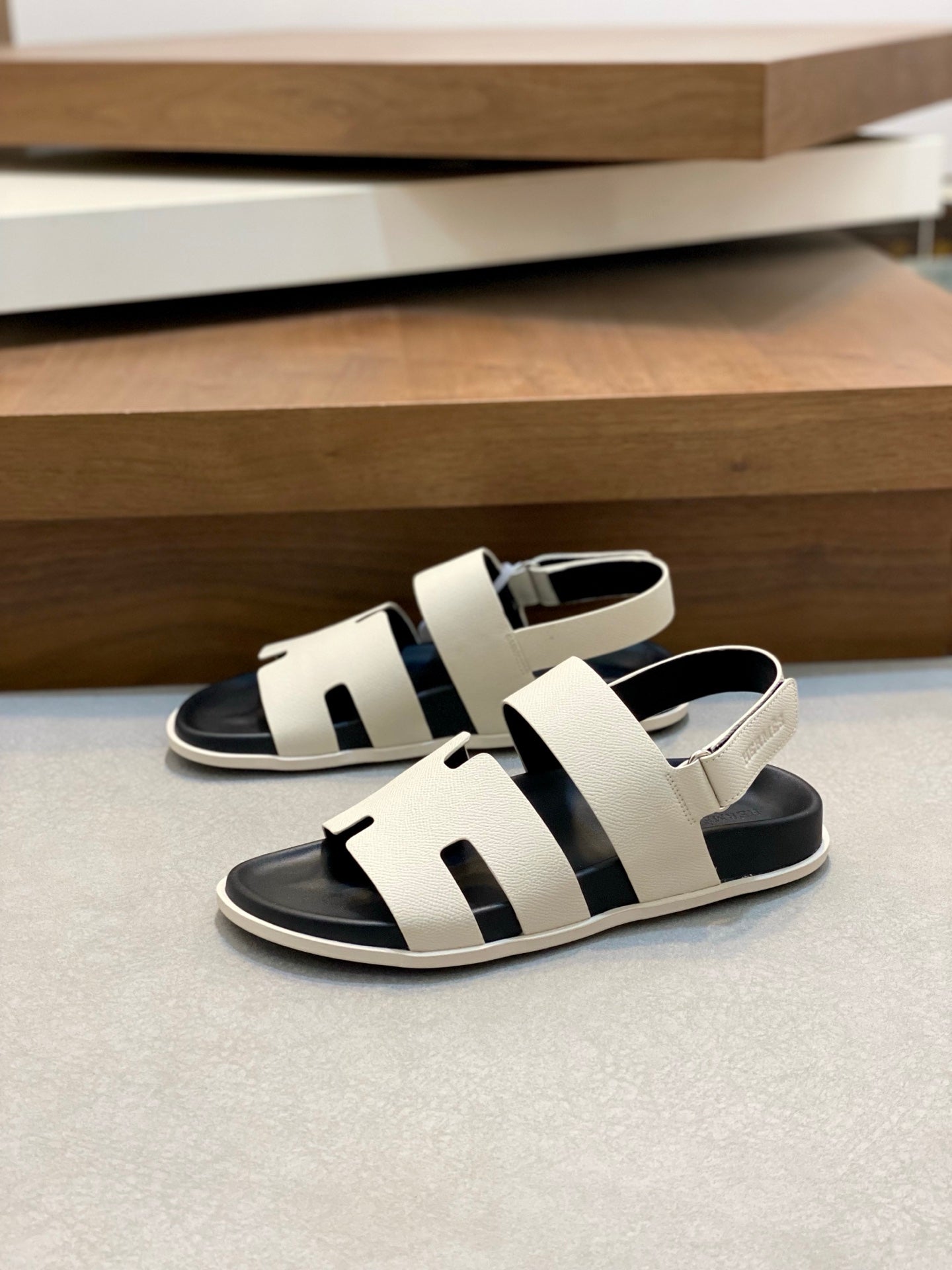 Z2P36H19 Popular high-quality leather Shoes