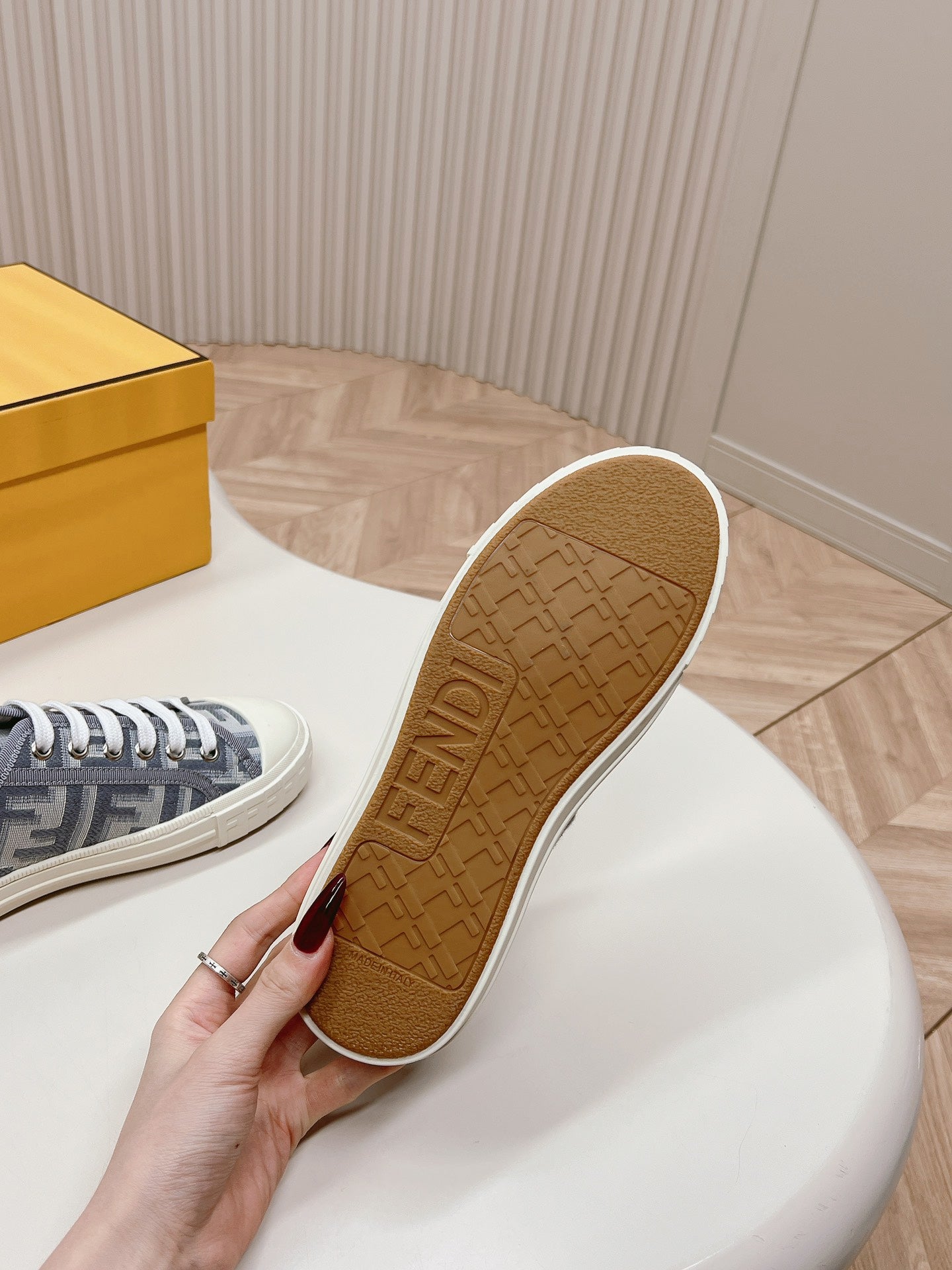 Z2Q105F423 Popular high-quality Shoes