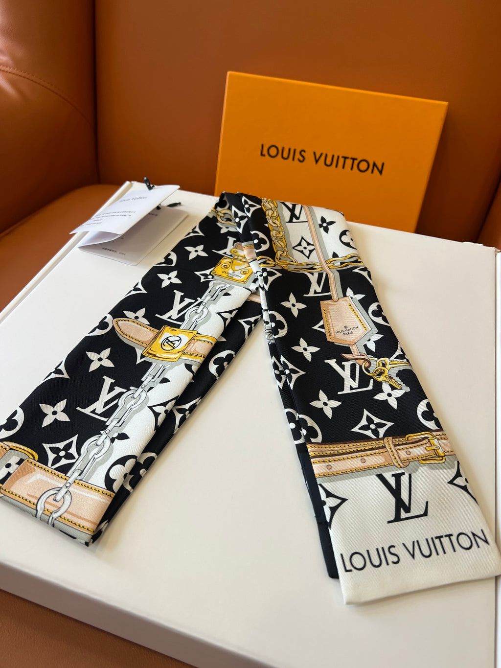 W1N55E92 Popular Silk Scarve