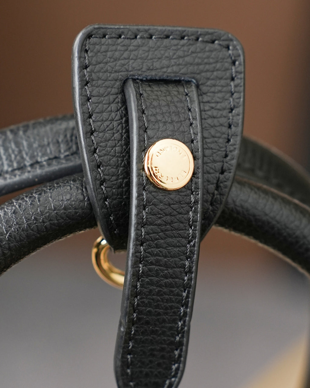 B1R76R20  Popular leather bag