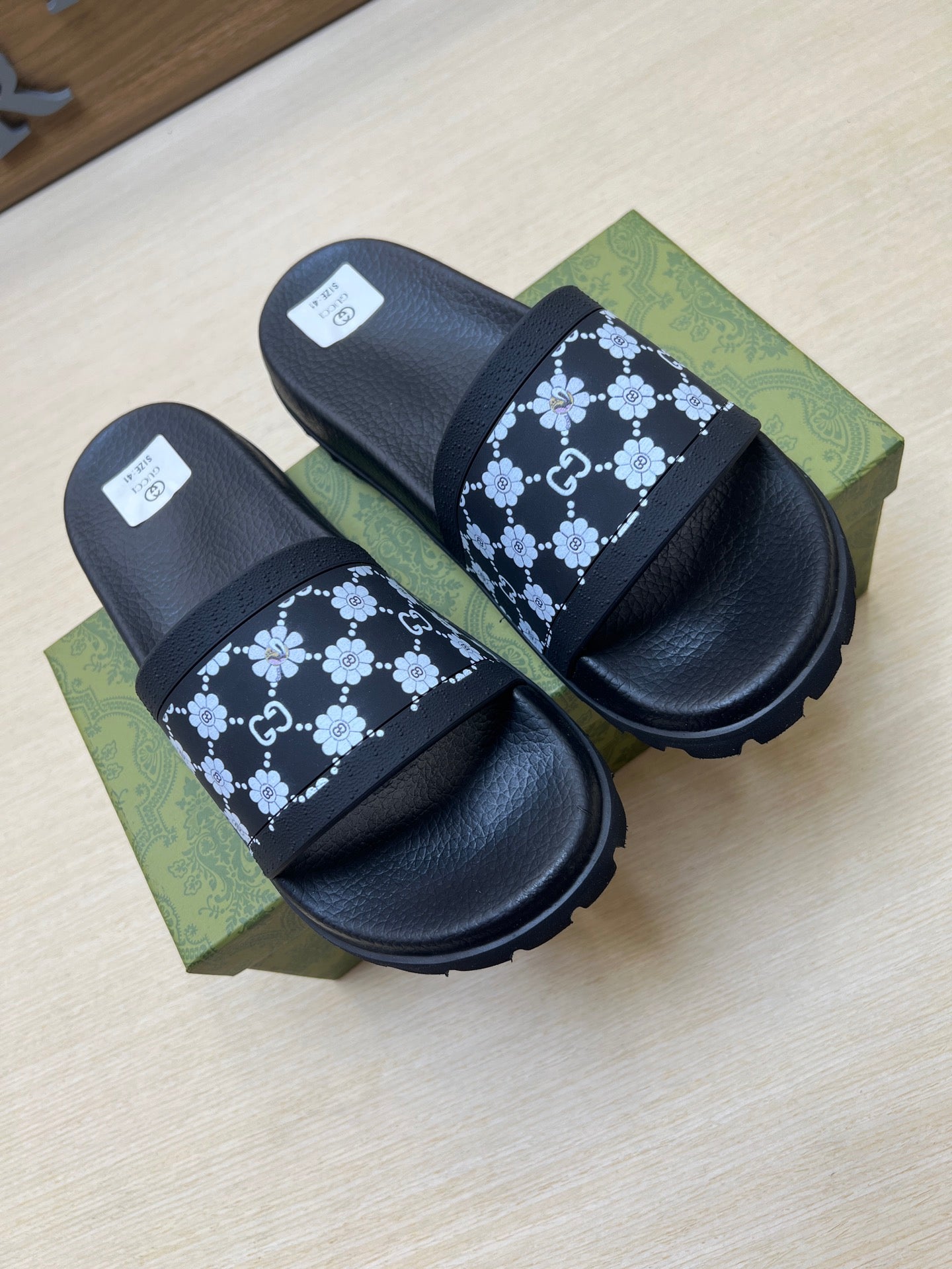 Z5R66B25 Popular Slippers