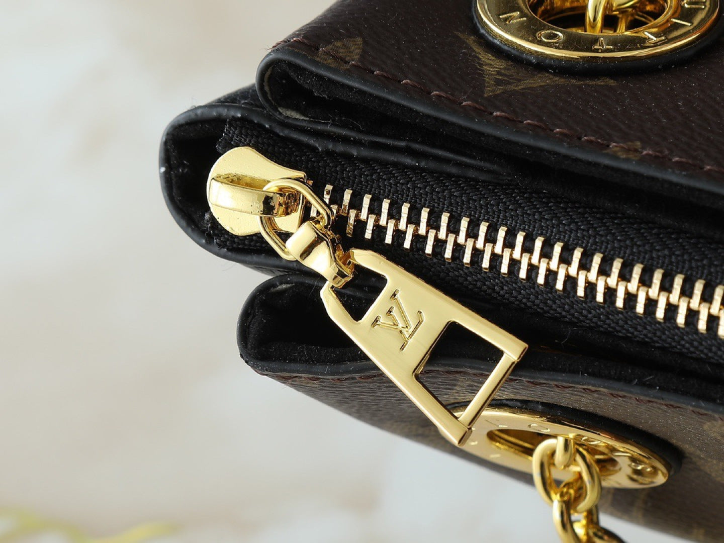 B1P36E75 Popular leather bag