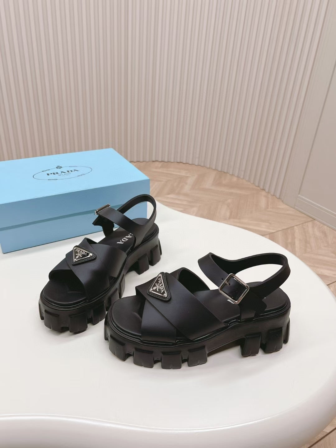 ZPX76P4 Popular sandals