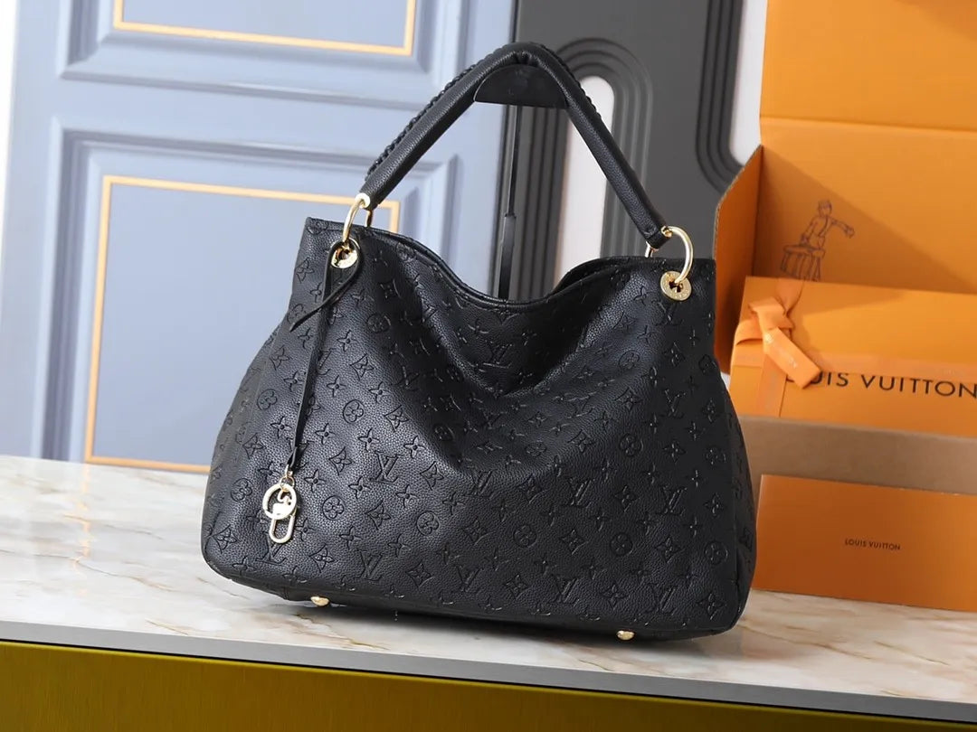 B1P46E65 Popular leather bag
