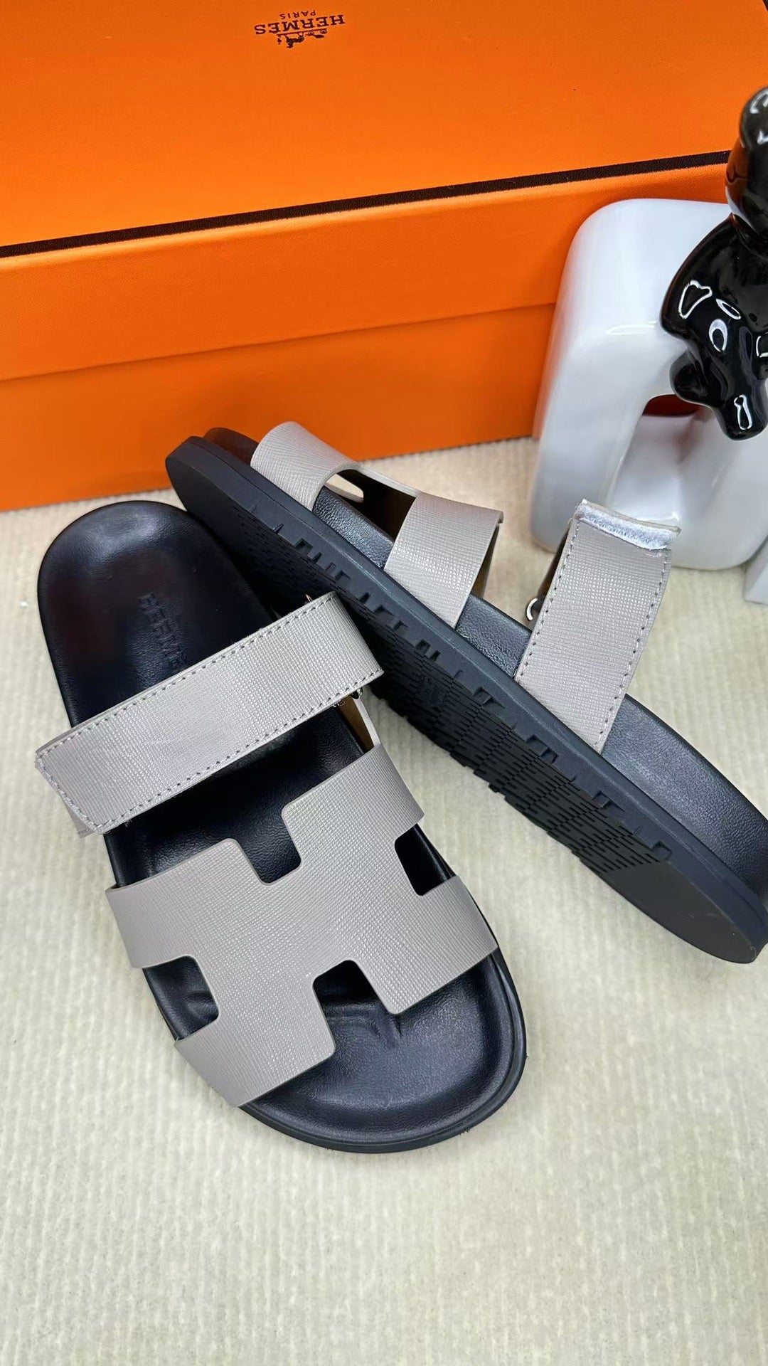 Z2Q55H26 Popular leather shoes