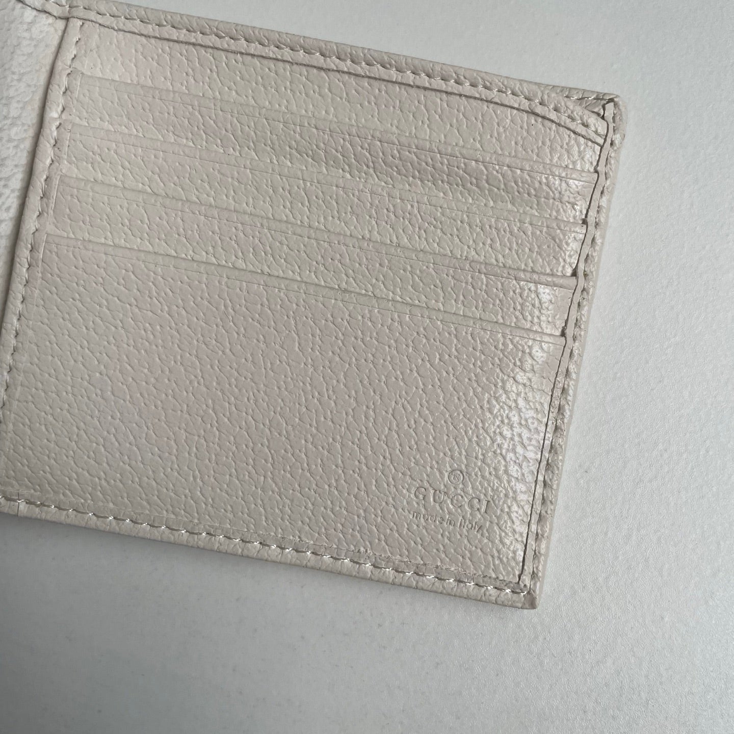 B1X46B7 Popular leather wallets ( with full packaging )