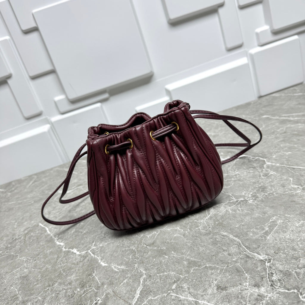 B1P36A81 Popular leather bag