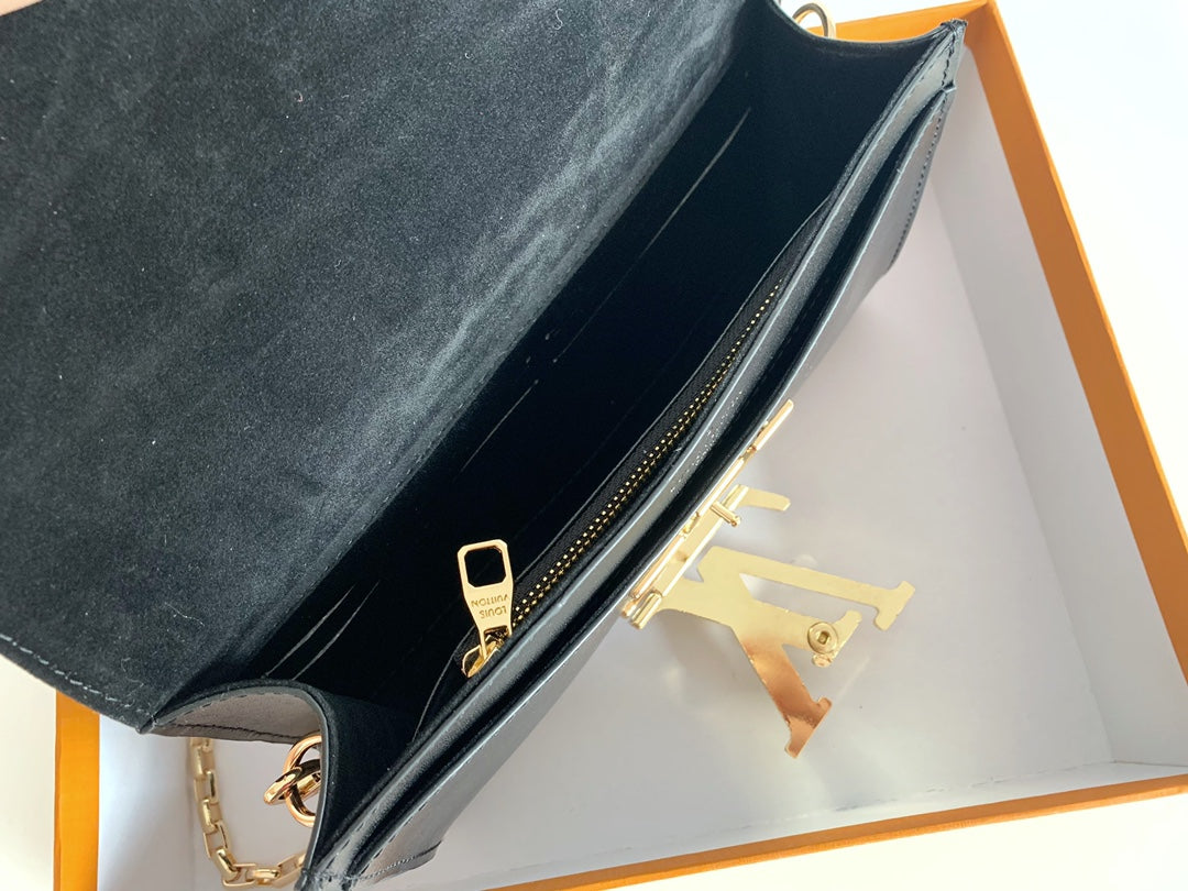 B1X43E38 Popular  leather wallets