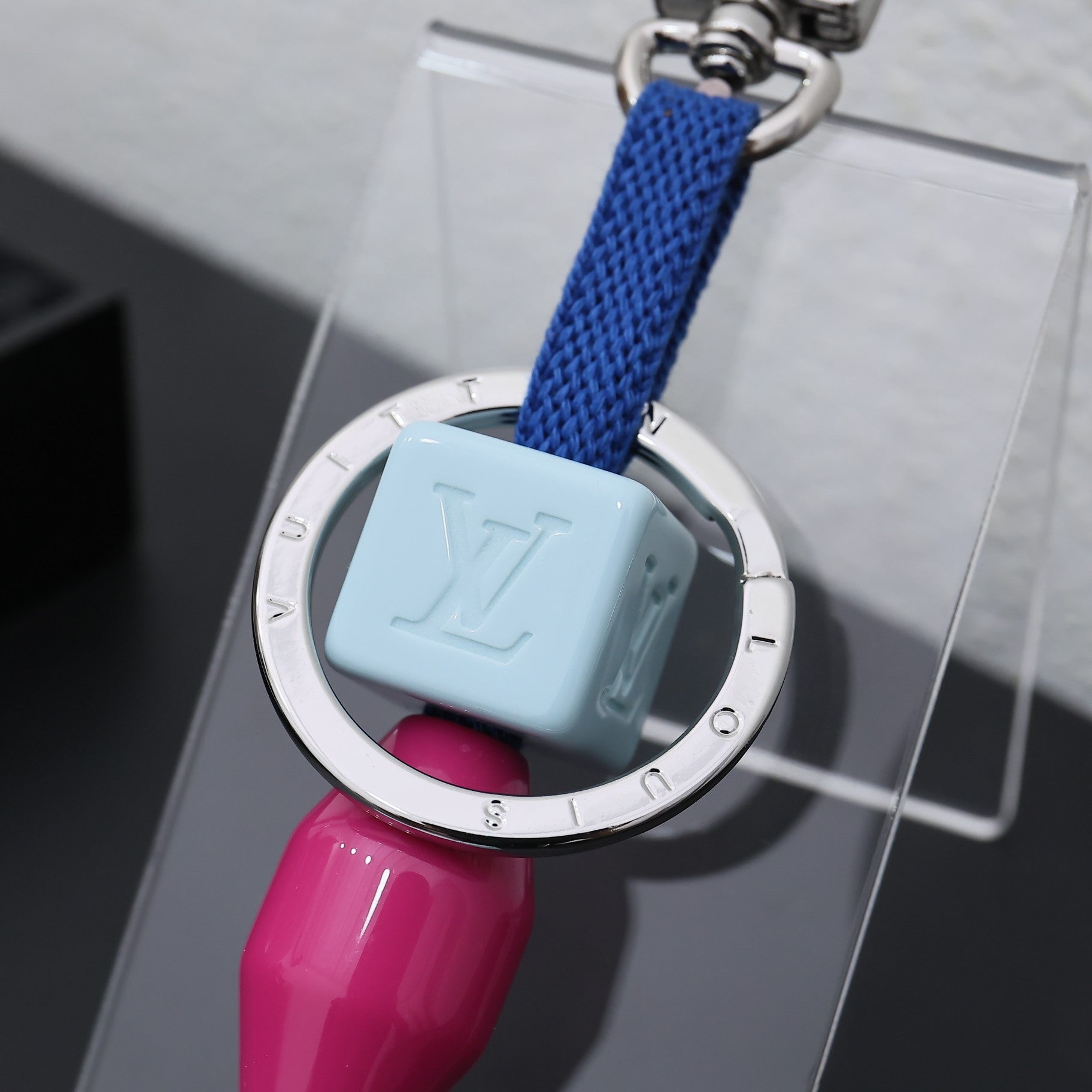 A1Q105E30 Popular bag 's charms accessories