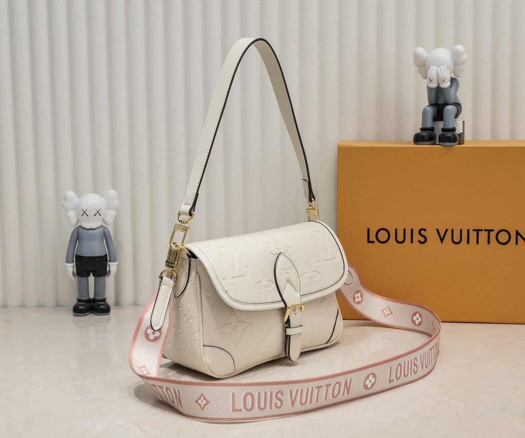 B1P36E40 Popular leather bag
