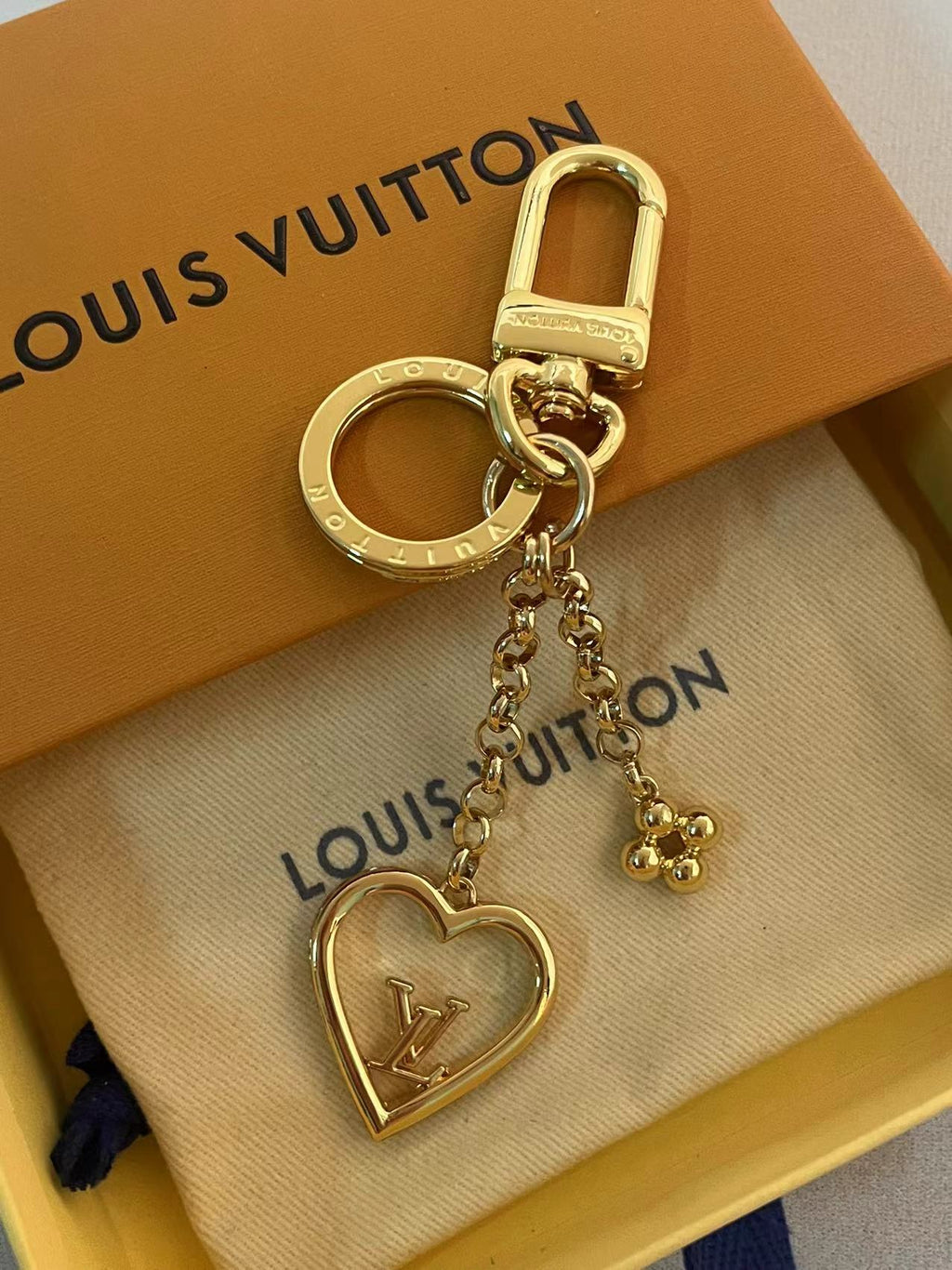 A1Z105E44 Popular bag 's charms accessories