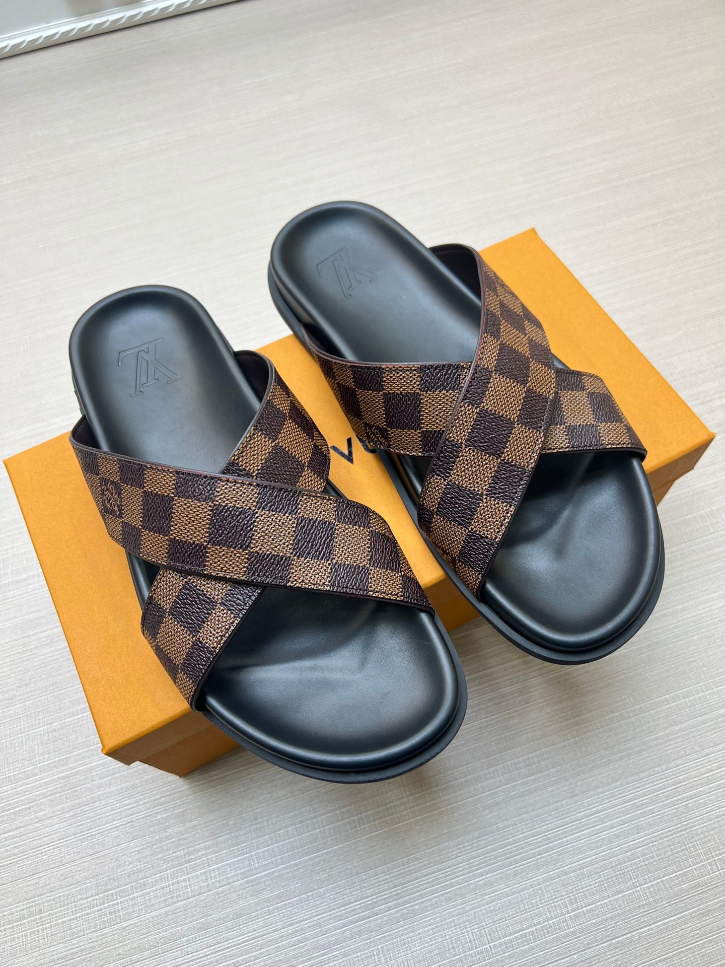Z5ZE60 Popular slippers