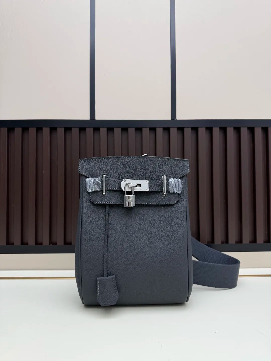 B1P36H45 Popular leather bag