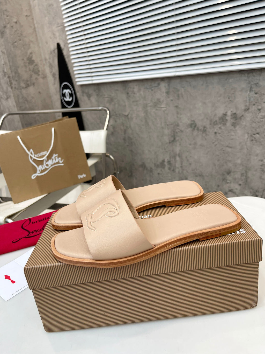 Z2XA32 Popular leather Slippers