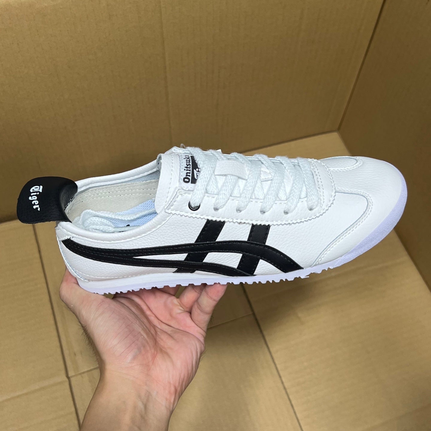 Z4Q95A33  Popular  shoes
