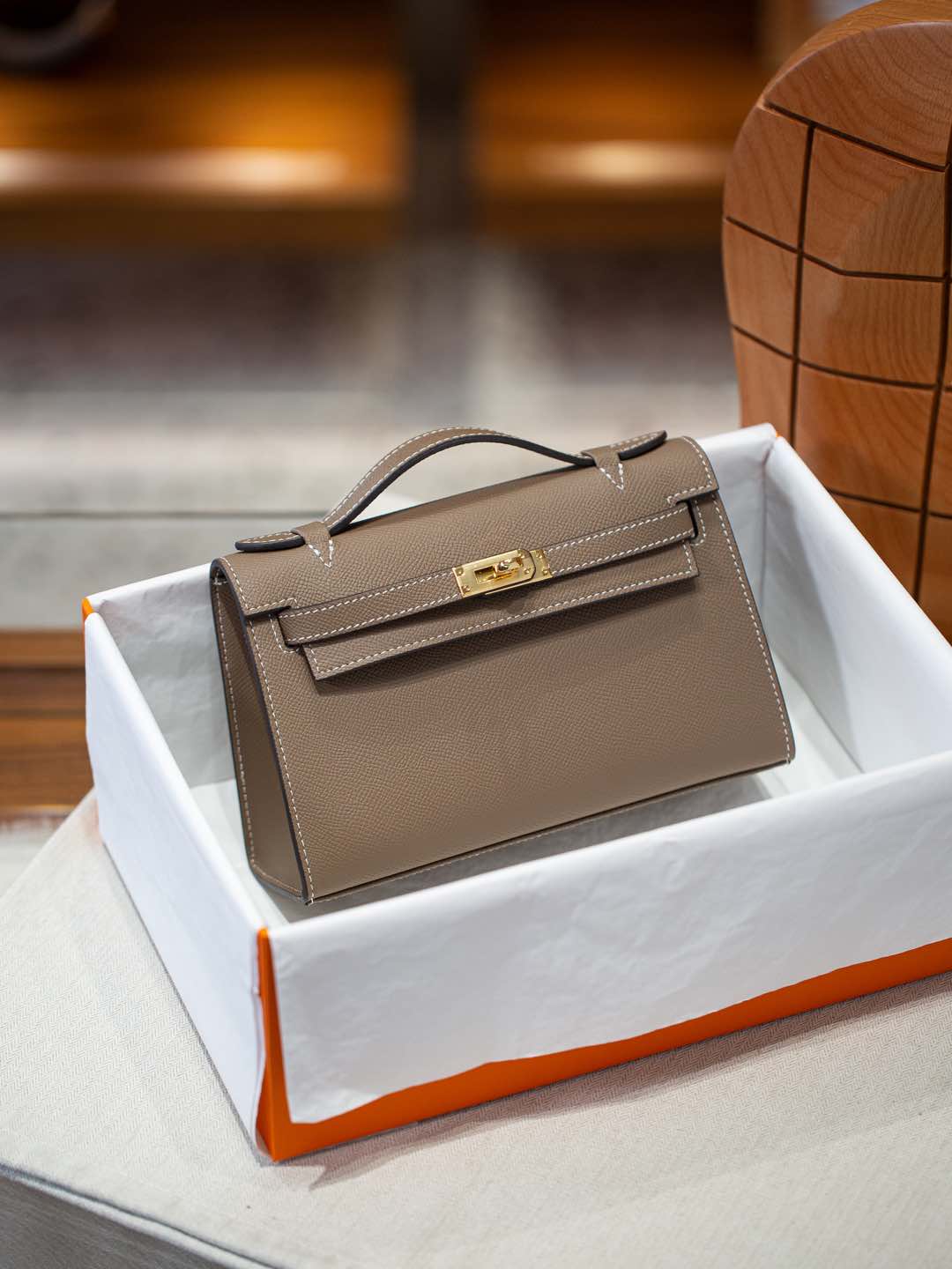 B1R66A6 Popular leather bag
