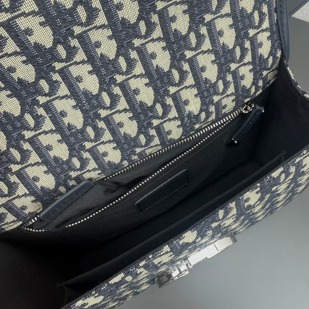 B1W25D82 Popular  leather bag