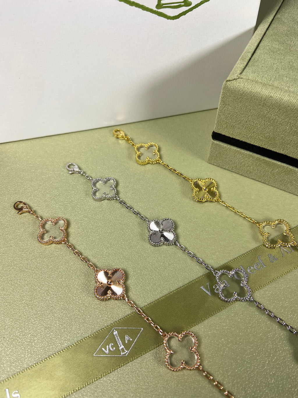 X5X94VA181K  Popular bracelets  5 flowers normal size1.5cm flower