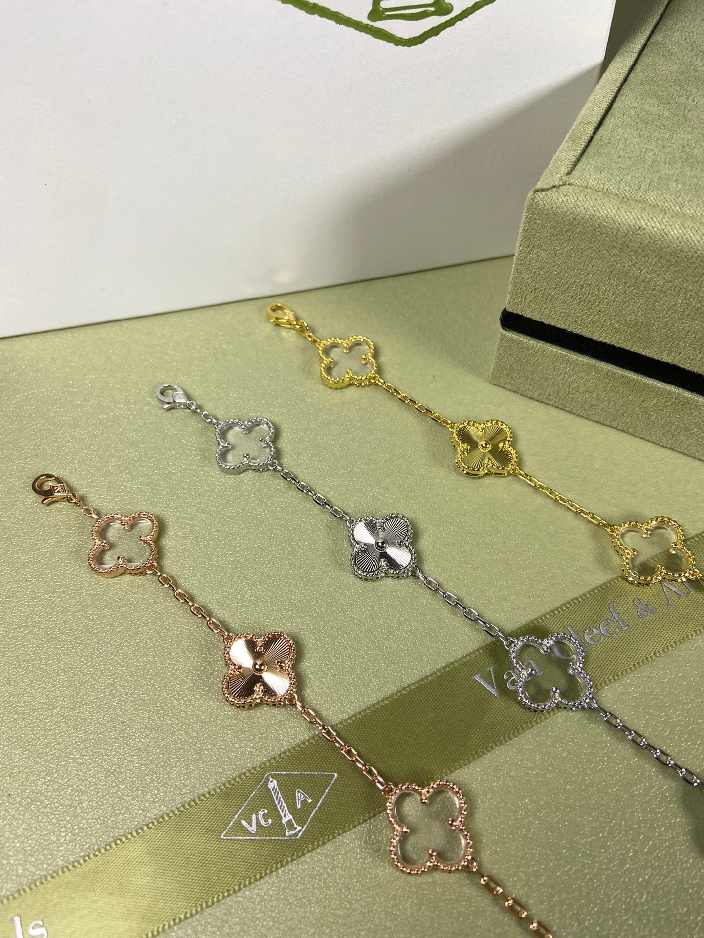 X5X94VA181K  Popular bracelets  5 flowers normal size1.5cm flower