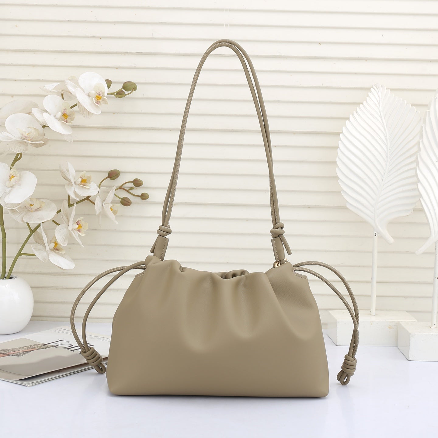 B1R66A9 Popular leather bag