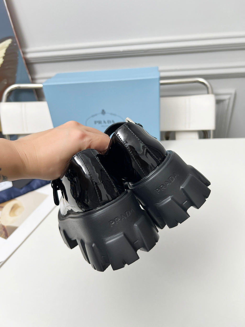 Z2Q95P143  Popular high-quality leather Shoes