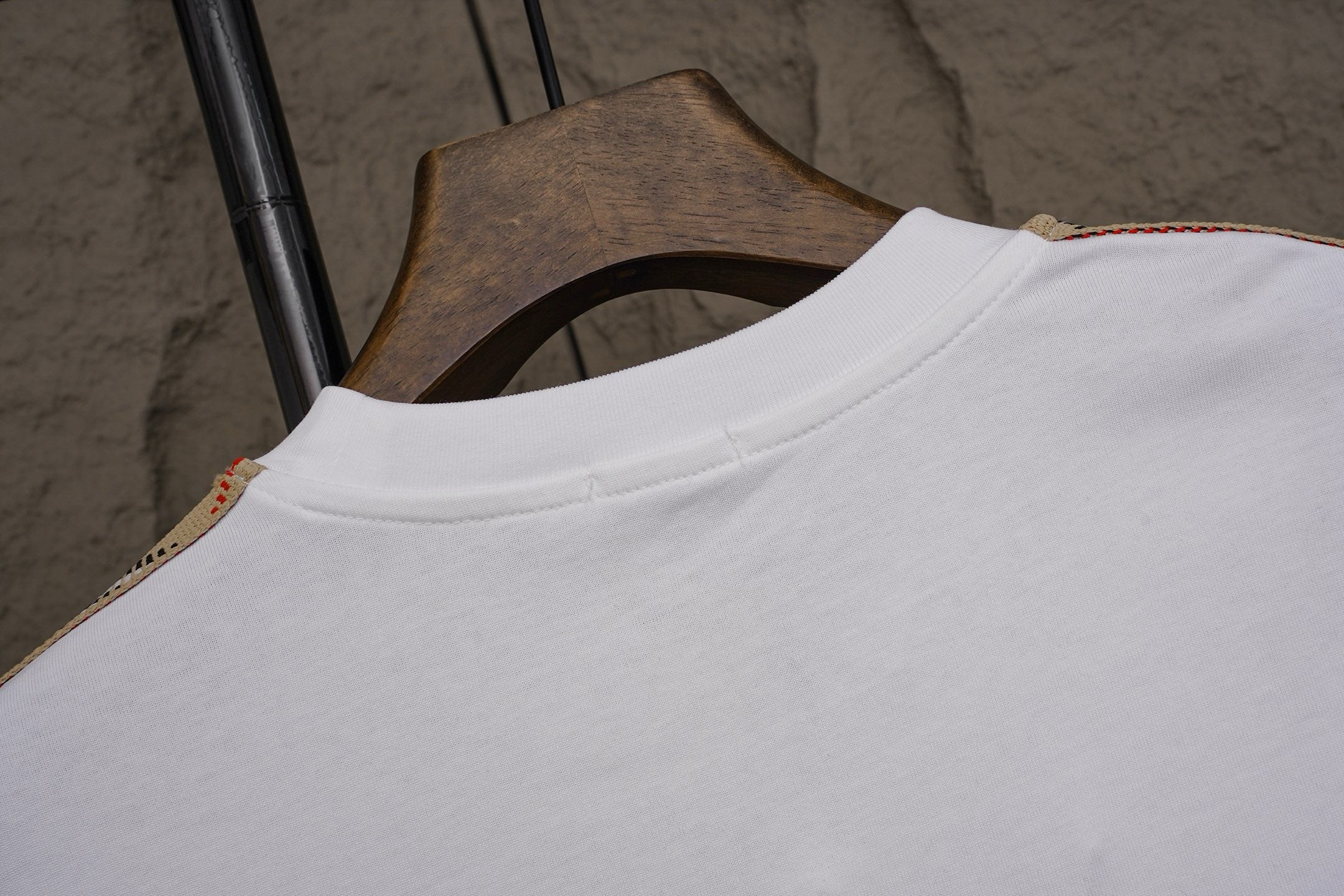 U1R76R3 Popular T-shirts