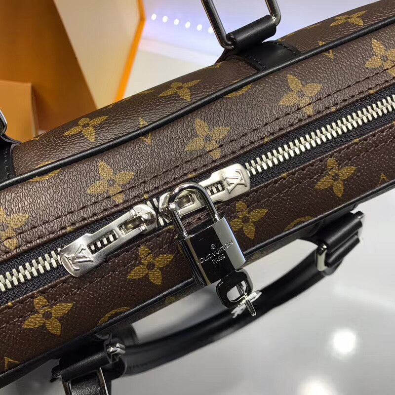 B1N67E14 Popular leather bag