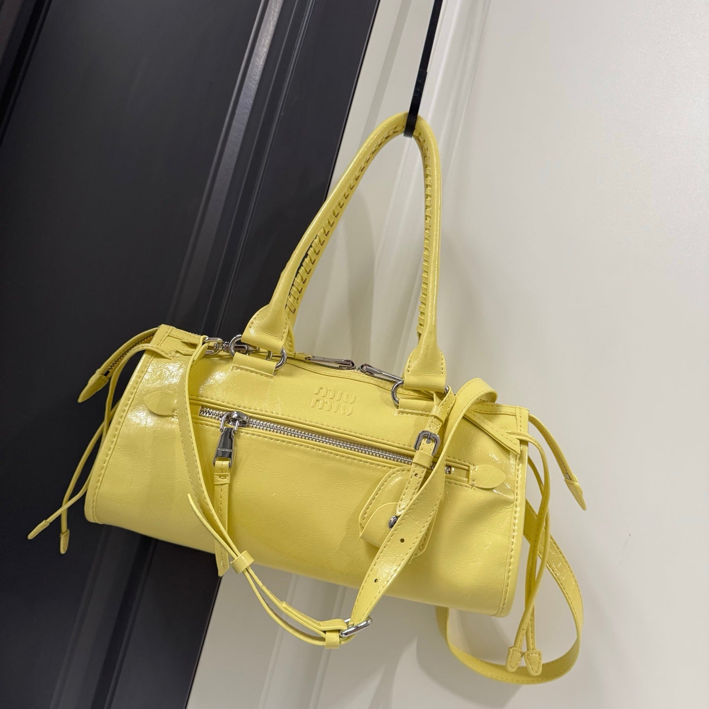B1R76A21 Popular leather bag