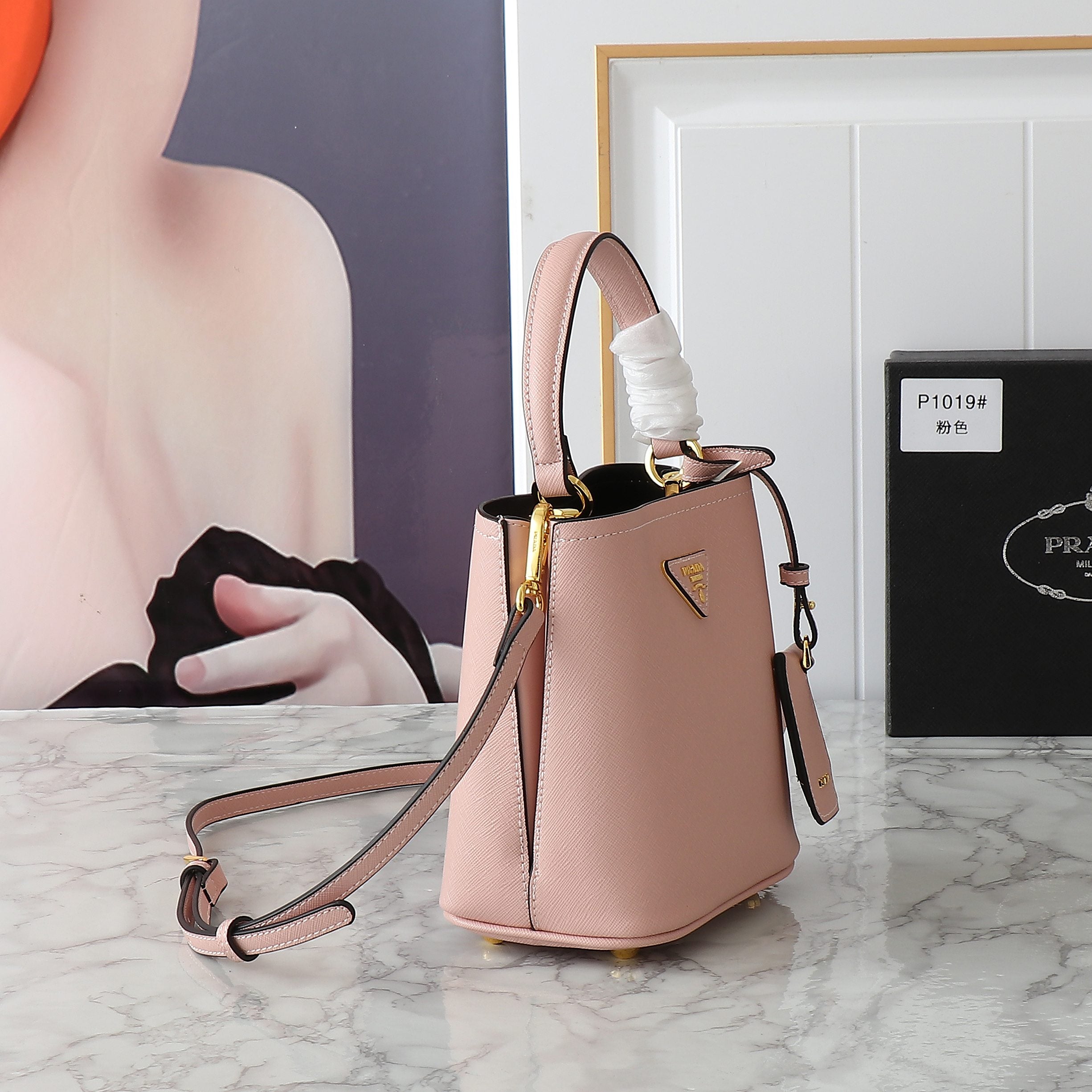 B1W35P102 Popular  leather bag