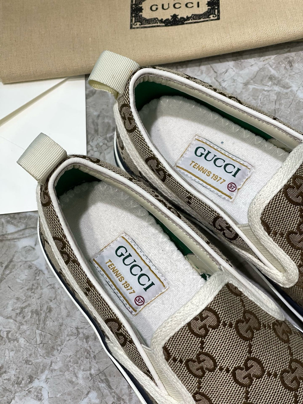 Z2Q105B213 Popular high-quality Shoes