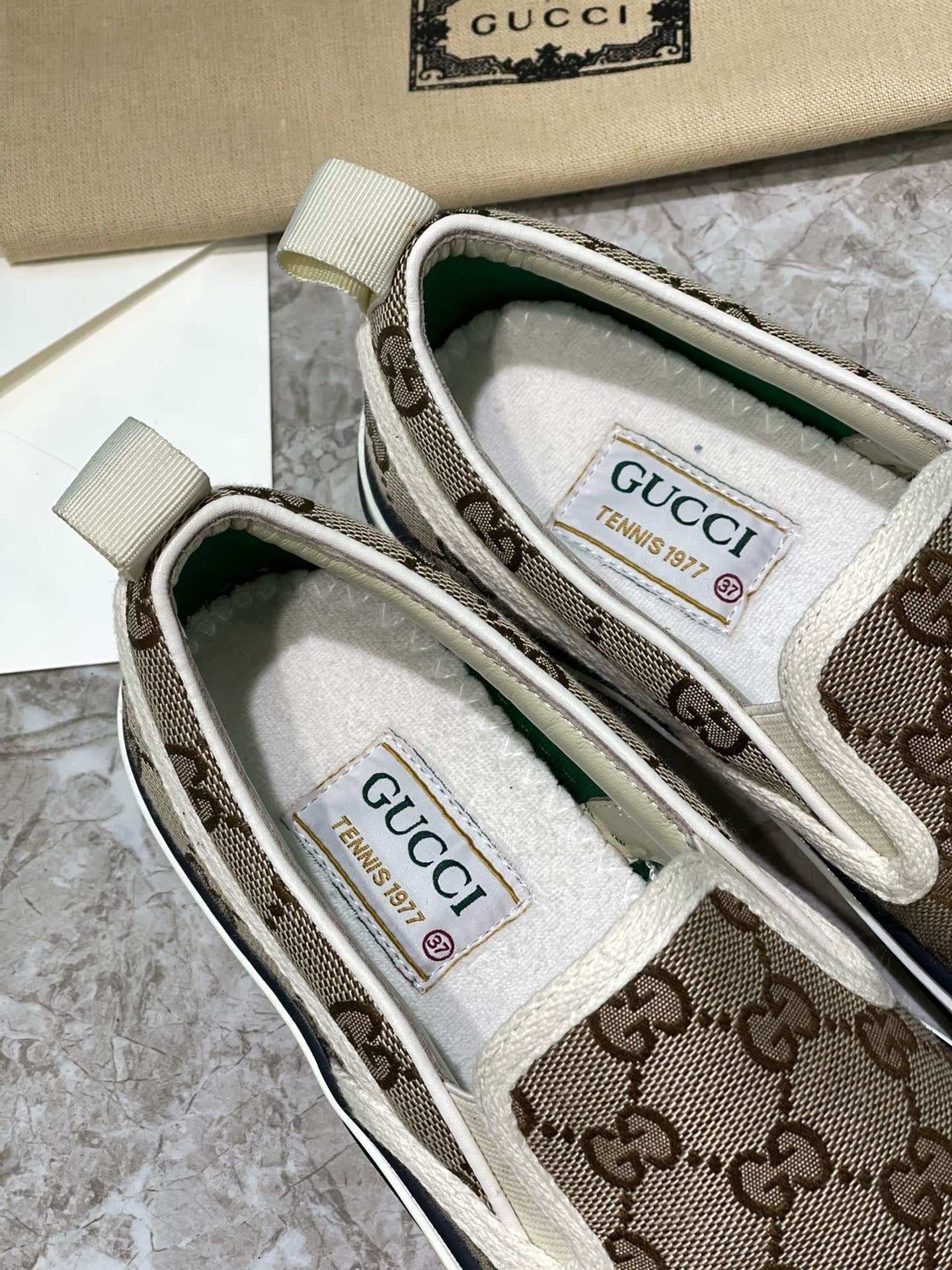 Z2Q105B213 Popular high-quality Shoes