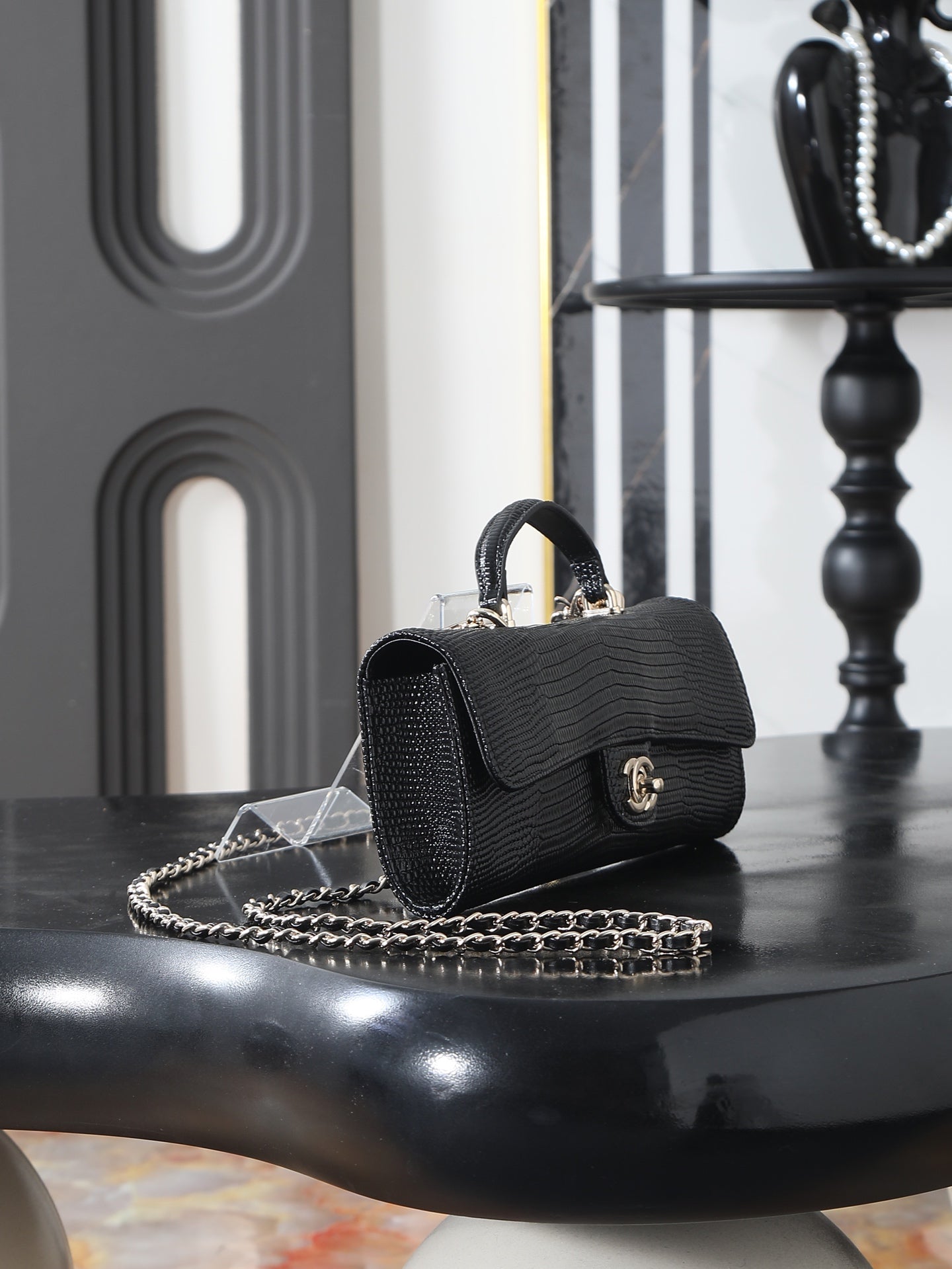 B1R76C23 Popular leather bag