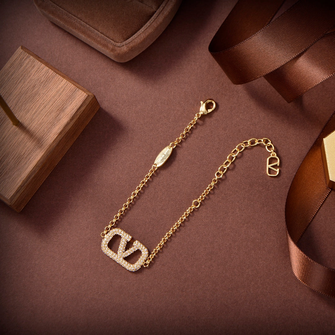 X1Y83VL243K  Popular Bracelets