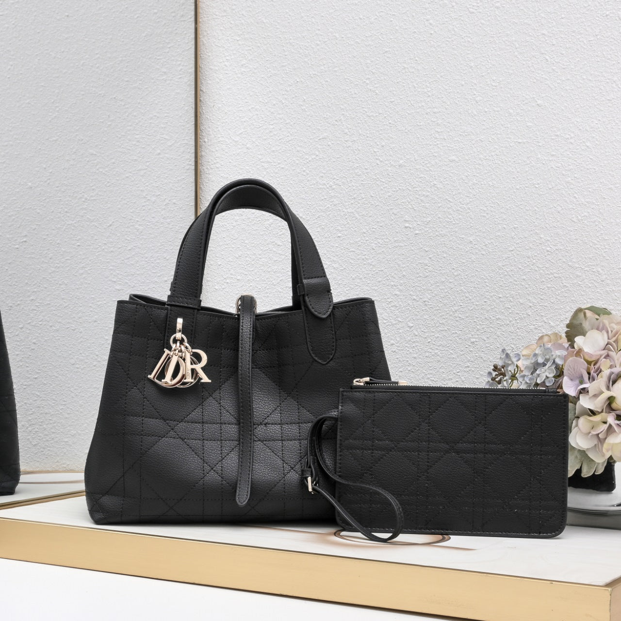B1R76D42 Popular leather bag