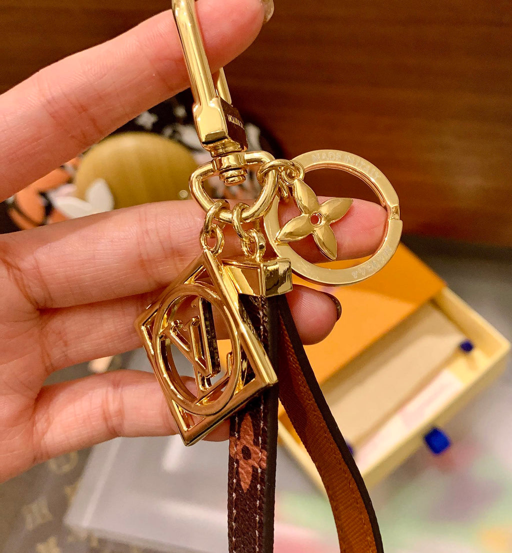 A1Z105E95 Popular bag 's charms accessories