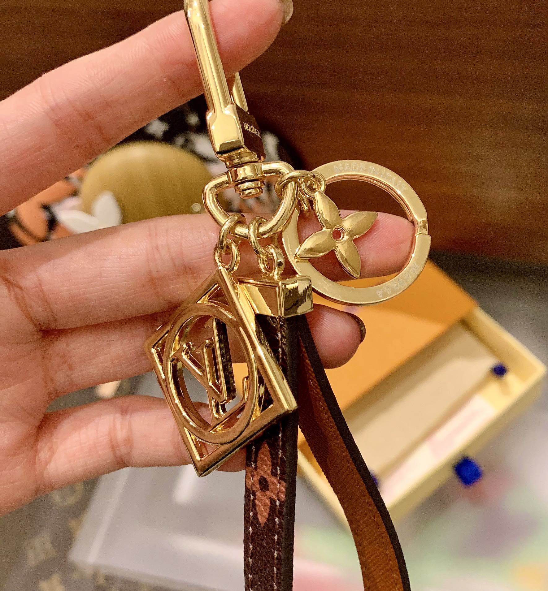 A1Z105E95 Popular bag 's charms accessories
