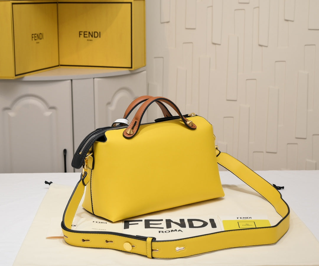 B12X43F132 Popular leather bag 
